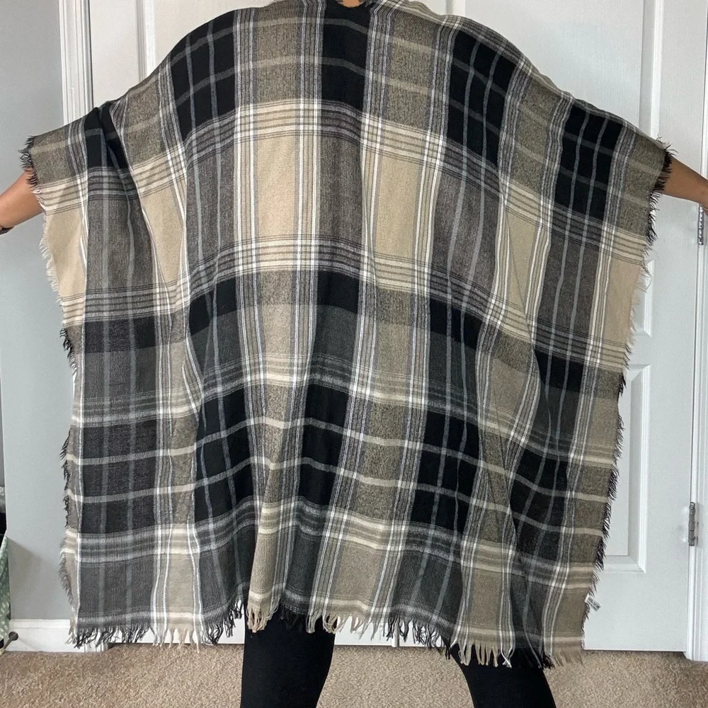 Black & Taupe Plaid Shawl - Picture 4 of 12